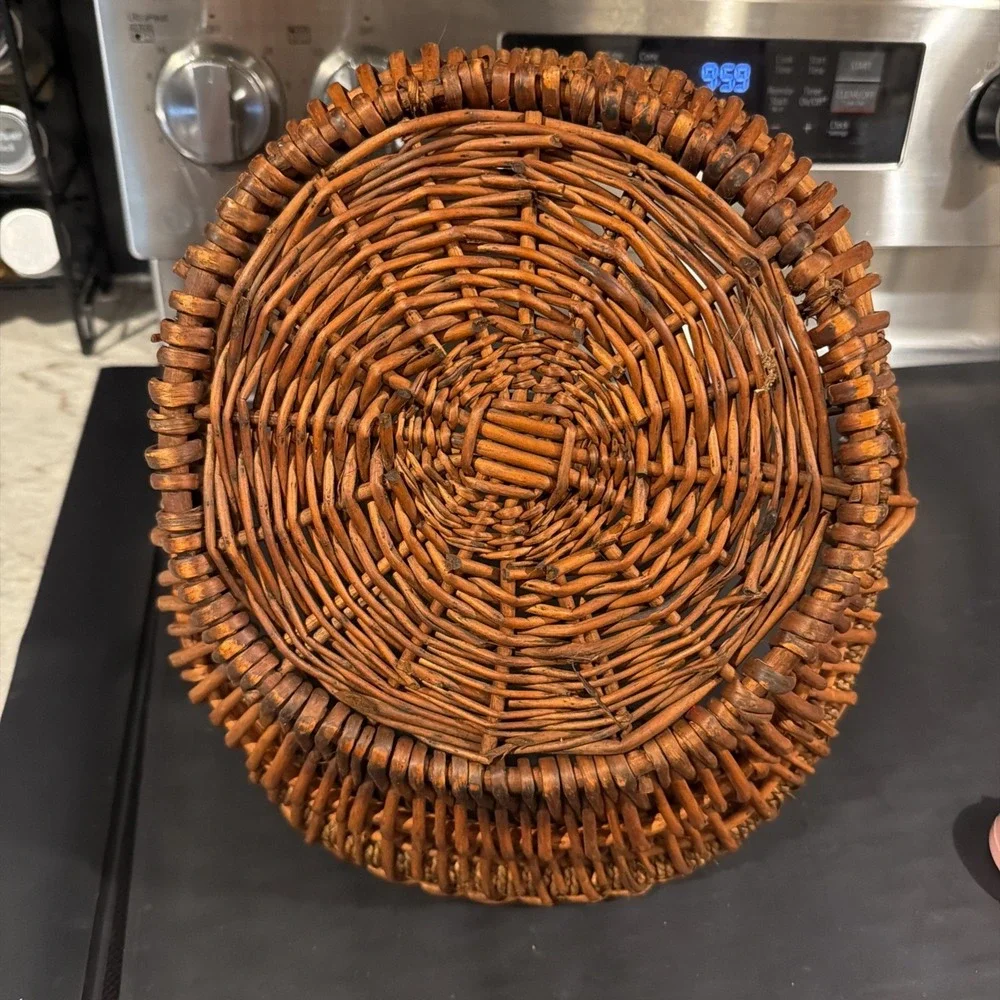LG‎ Rustic Wicker Gathering Basket Farmhouse Cottagecore Decor Reinforced Handle